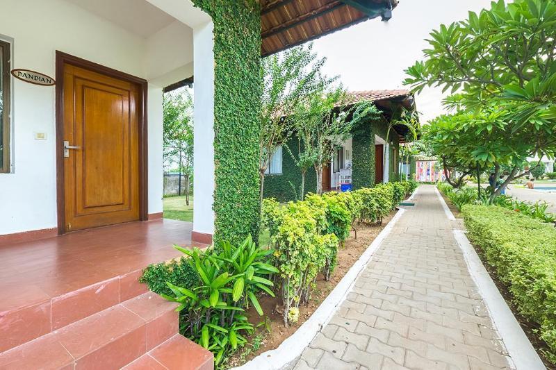 Hotel Riverside Resort And Spa Kumbakonam Exterior foto