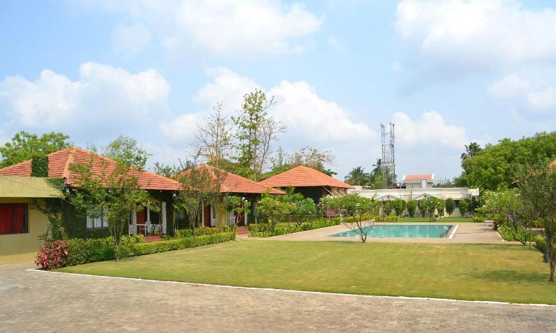 Hotel Riverside Resort And Spa Kumbakonam Exterior foto